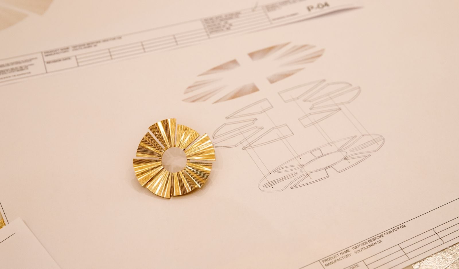 Cillian Murphy Wears Hong Kong Design House Sauvereign Brooch at Oscar 2024 - Image 3
